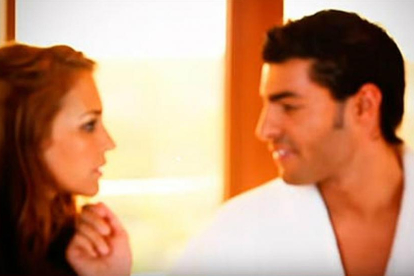 Paula Echevarría y Miguel Torres, en el videoclip de la canción de David Bustamante A contracorriente, en el que se conocieron.