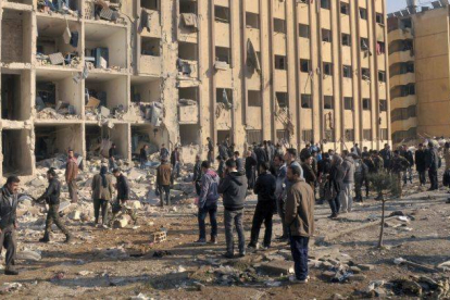 Efectos de una explosión cerca de una de las escuelas de Ingenieros de la Universidad de Alepo, en Siria.