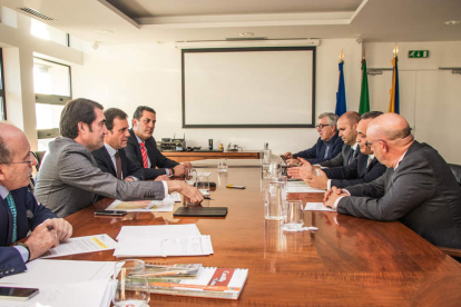 Reunión celebrada en la Cámara Municipal de Bragança. DL