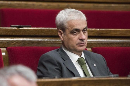 El exconseller de Justícia Germà Gordó, en su escaño del Parlament.