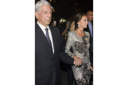 Vargas LLosa e Isabel Preysler, a su llegada a la fiesta de inauguración en Nueva York