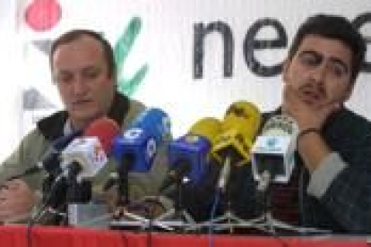 Luis González, izquierda, junto al nuevo secretario general, José González