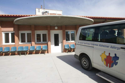 El centro de día se ubica en las antiguas escuelas de Puerta de Rey.