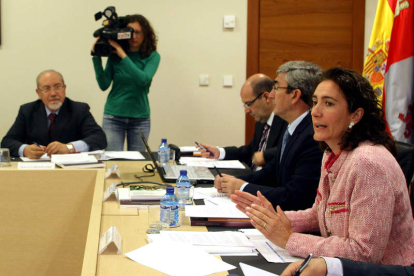 Imagen de archivo de una reunión de la Fundación Villalar, presidida por María Josefa García Cirac.