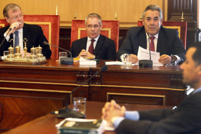 Silván, López Benito, Rajoy y, a la derecha, el interventor, en una imagen de un Pleno. RAMIRO