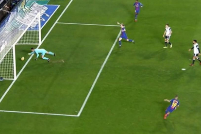 Imagen aérea del gol de Messi no concedido.