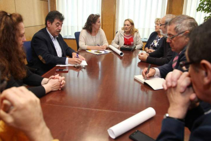 Martín-Granizo y Reyero se reunieron ayer con los vecinos de las zonas afectadas.