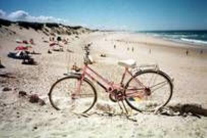 Las playas son un lugar para la salud siempre que se tomen las debidas precauciones con el sol