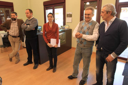 Técnicos de la Reserva, con Nuria Álamo, Santiago Rodríguez y José Ángel Azuara.