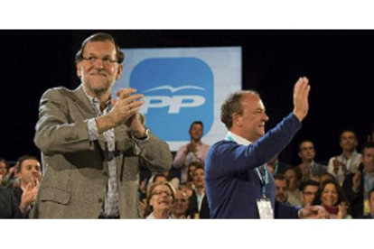 Mariano Rajoy y José Antonio Monago, en la clausura de las jornadas del PP sobre buen gobierno, este sábado en Cáceres.