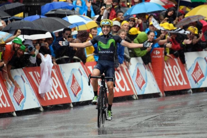 Jon Izaguirre celebra su victoria de etapa en Morzine.