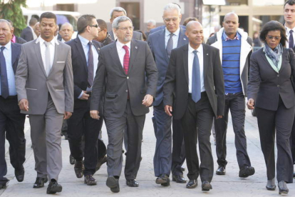 El presidente de Cabo Verde (centro), junto a los responsables de las asociaciones de caboverdianos y otras autoridades del país.