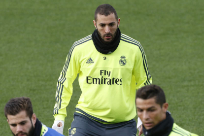 Benzema no podrá participar las tres próximas semanas en los entrenamientos del Madrid. HUESCA