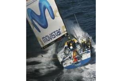 El Movistar español navega rumbo al peligroso estrecho de Magallanes