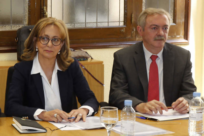 Lourdes Rodríguez Rey, fiscal superior, y Emilio Fernández, teniente fiscal. MARCIANO PÉREZ