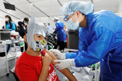 La vacunación infantil empezó en Bogotá el 1 de noviembre. CARLOS ORTEGA