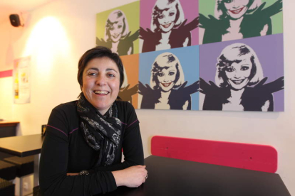 Imagen de Isabel Fernández, la dueña del bar de Ponferrada La Carrá, que hoy acude a Telecinco.