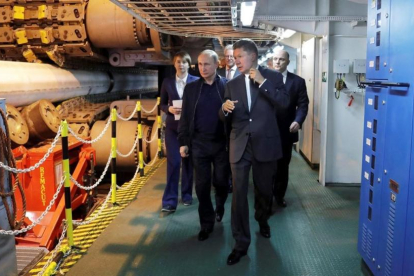 Putin visita acompañado por el jefe ejecutivo de Gazprom, Alexei Miller, los trabajos del gasoducto Trurkstream el pasado mes de junio.