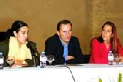 Marta Prieto, a la izquierda, Marino Rodríguez y Susana Vergara