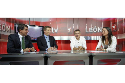 Pablo R. Lago, Germán Gavela, Francisco Fernández y Mónica Murciego, anoche durant ela emisión de El Filandón en La 8 de Televisión Castilla y León.