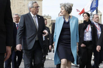 Juncker y May, en La Valeta.