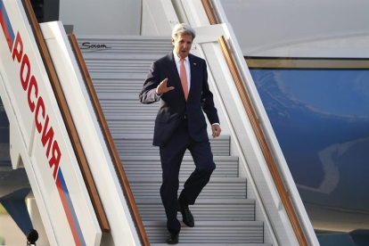 El secretario de Estado de Estados Unidos, John Kerry a su llegada al aeropuerto Vnukovo de Moscú.