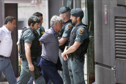 Detenidos el presidente Angel María Villar, su hijo Gorka Villar y el vicepresidente Juan Padrón.