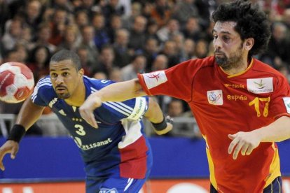 El leonés Juanín García durante un partido con España ante Francia, su rival de hoy.