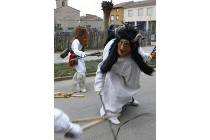 Celebración del tradicional antruejo en Alija del Infantado.