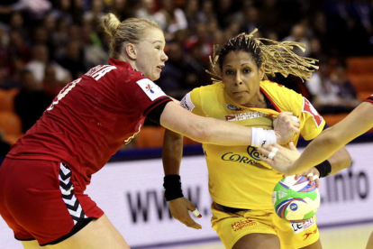 La central Marta Mangué en el partido ante Rusia.