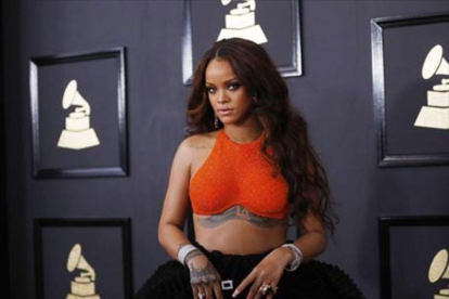 La cantante Rihanna posa en un acto de Armani Privé.