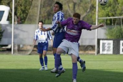 Deportiva B y La Bañeza juegan un partido de rivalidad.