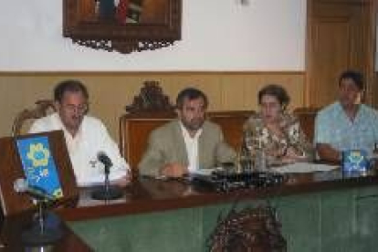 El alcalde y varios concejales durante la presentación de la Semana de la Movilidad
