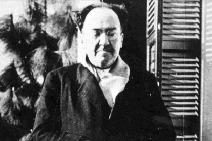 Antonio Machado, en Villa Amparo en la localidad valenciana de Rocafort, poco antes de trasladarse a Barcelona en abril de 1938.