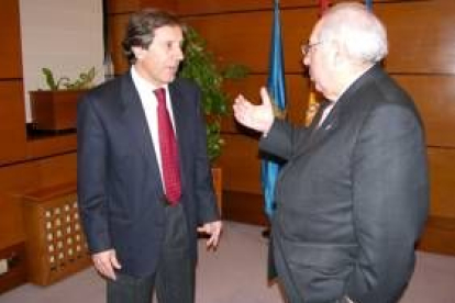 Ángel Villalba y Vicente Álvarez Areces, en la reunión que mantuvieron en el Principado de Asturias