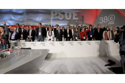 Rubalcaba y la nueva ejecutiva del PSOE.