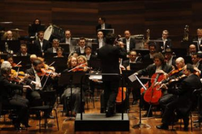 La Sinfónica de Castilla y León inició ayer la programación de «Raíces».