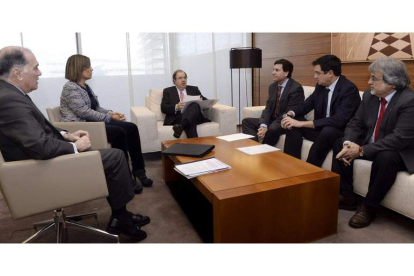 Villanueva, Marcos, Herrera, Fernández Carriedo, López y González, durante la reunión celebrada ayer.