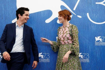 Damien Chazelle y Emma Stone, en la presentación de 'La La Land' en Venecia.