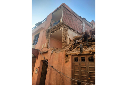 Las consecuencias de la tragedia en una vivienda de La Mellah, el barrio judía, una de las zonas más afectadas de la ciudad antigua de Marrakech. MARÍA CARRO