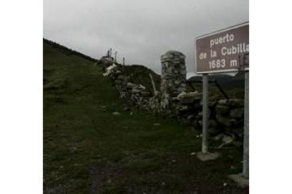 Lindero del puerto de Pinos entre León y Asturias, en el alto de la Cubilla