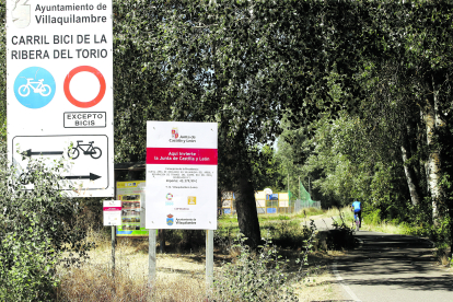 El municipio también ofrece un amplio recorrido junto al río Torío desde su senda peatonal. RAMIRO