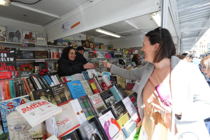 Feria del libro de Ponferrada en 2019. LUIS DE LA MATA