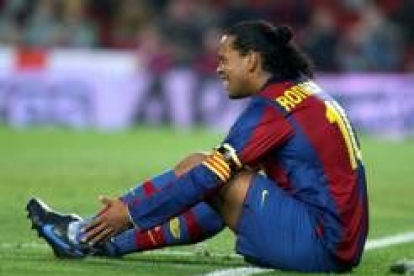 Ronaldinho podría no volver a vestir la elástica azulgrana tras su lesión