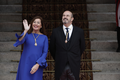 La presidenta del Congreso de los Diputados, Francina Armengol (i), y el presidente del Senado, Pedro Rollán (d). EFE/ SERGIO PÉREZ