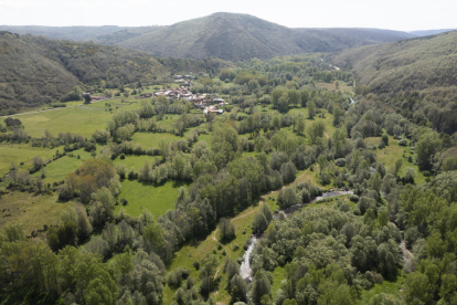 Fotografía de Trascastro, valle del Omaña, que aparece en el libro. DL