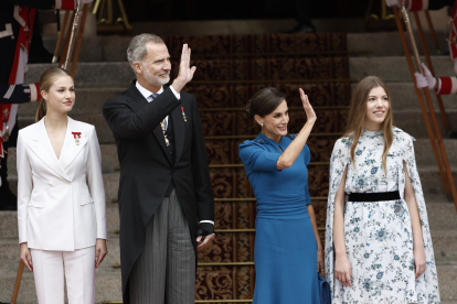 Los reyes de España, Felipe VI y Letizia, y sus hijas la princesa Leonor (i) y la infanta Sofía (d). EFE/ SERGIO PÉREZ