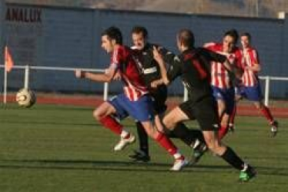 El equipo rojiblanco tuvo que rendirse ante la superioridad de un líder invicto llamado Mirandés