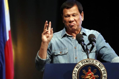 Duterte ofrece un discurso durante la convención de la Liga de Concejales Filipinos en Pasay, el 8 de marzo.