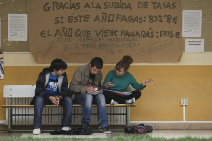 Estudiantes en el campus de la Universidad de León